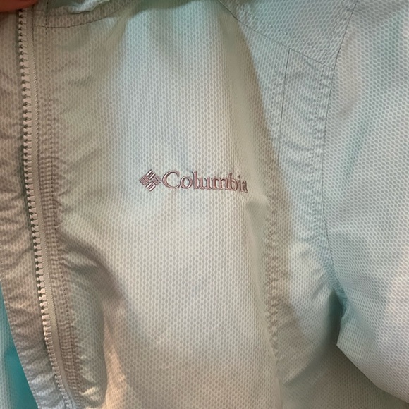 Lightweight Columbia Windbreaker - Picture 2 of 4
